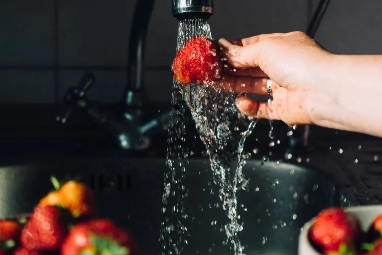 Cleaning a strawberry